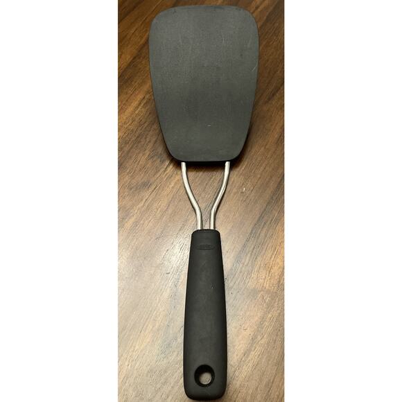 OXO Good Grips Large Nylon Flexible Turner - 1058984 - NonStick Safe Kitchencore - Picture 1 of 5